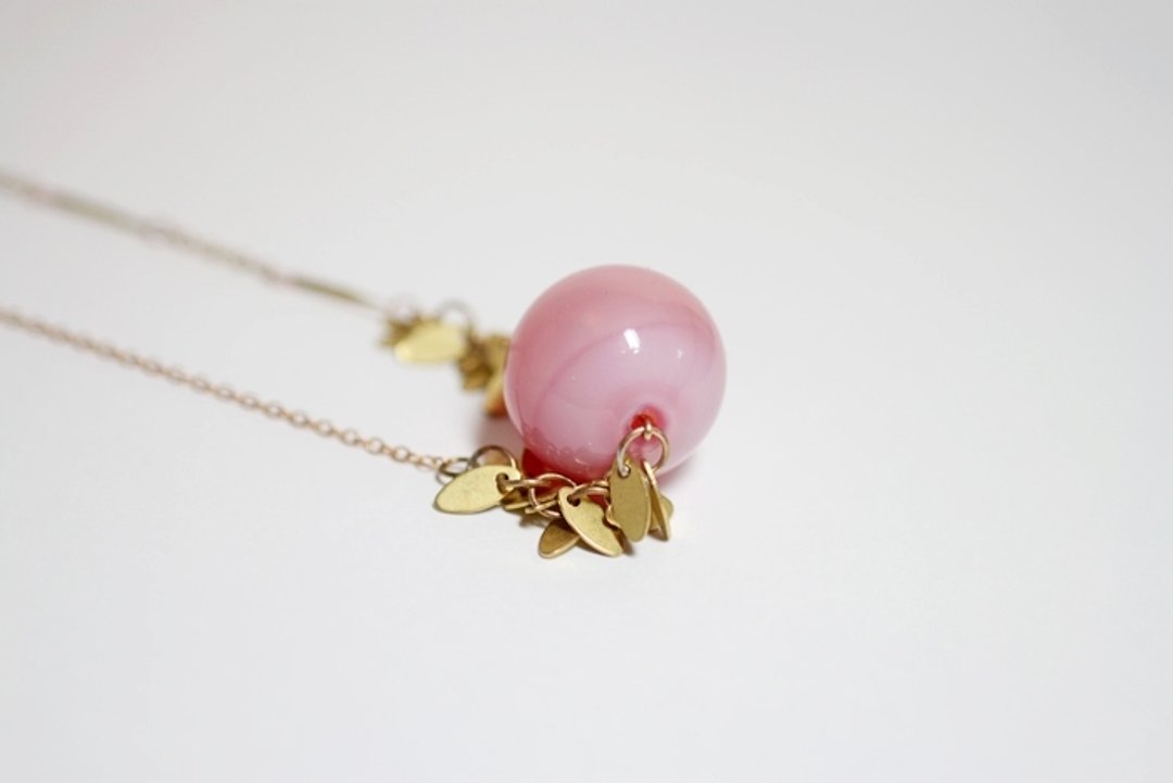 pinky garland 粉红玻璃球造型黄铜叶片项链 - 项链 - 其他金属 粉红色