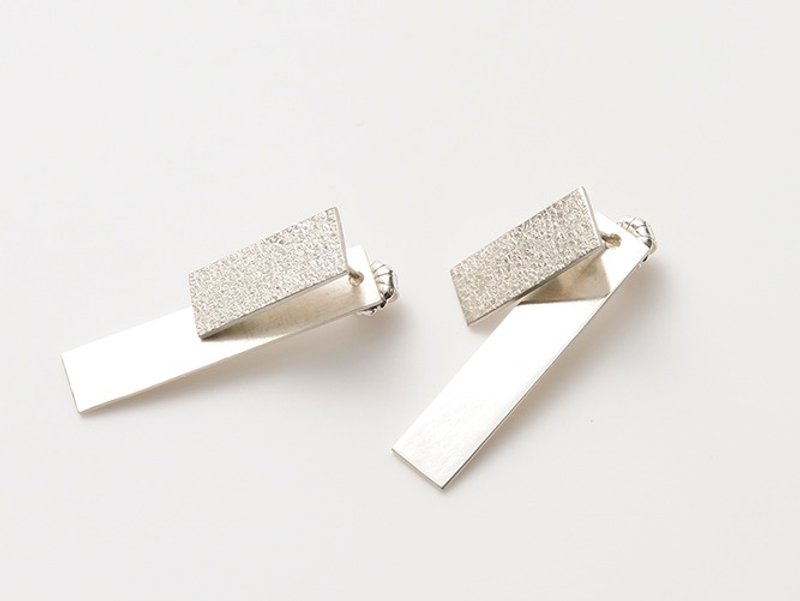 四角耳环 银饰（2 way） - 耳环/耳夹 - 其他金属 灰色