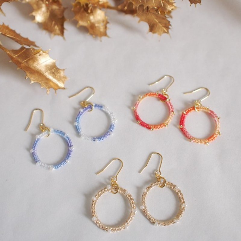 Knitting wreath earrings hook / clip on - 耳环/耳夹 - 其他材质 金色
