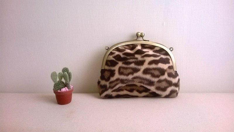 pinpincandy 优质感豹纹口金包 万用包包  可肩背 斜肩背 - 侧背包/斜挎包 - 其他材质 金色