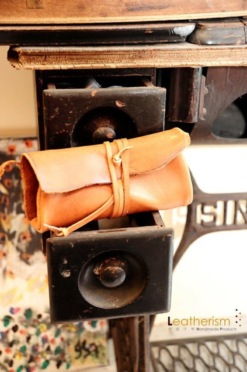 率性一点的牛皮万用小物袋/香烟包 by Leatherism Handmade Products - 其他 - 真皮 卡其色