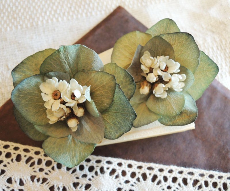 微甜·圈 经典系列 花耳环 古典蓝 绣球花 白梅 干燥花 耳环 耳针式 气质小物 婚礼饰品 - 耳环/耳夹 - 其他金属 蓝色