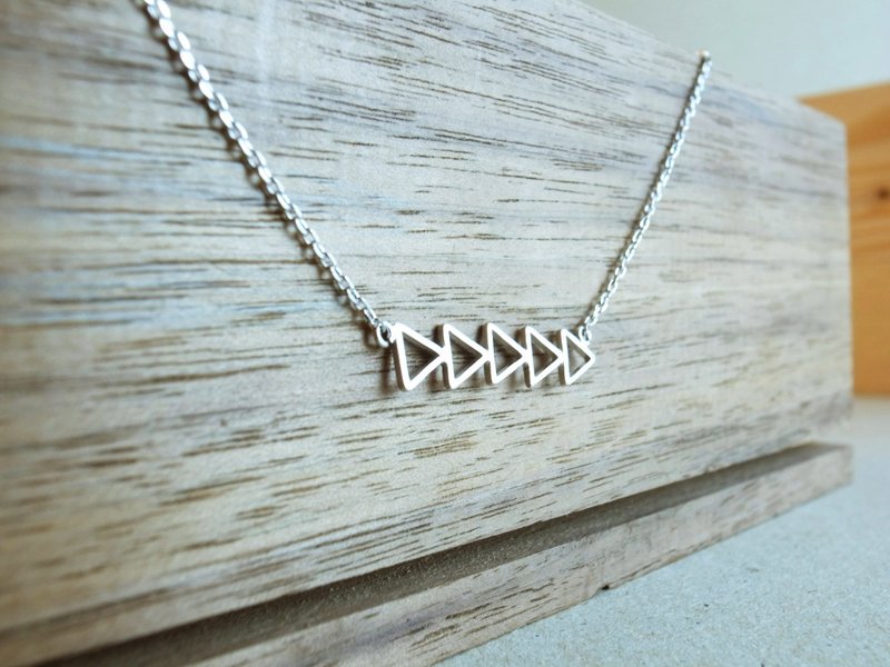 川手【急性子】发丝纹锁骨项链 - 项链 - 其他金属 白色