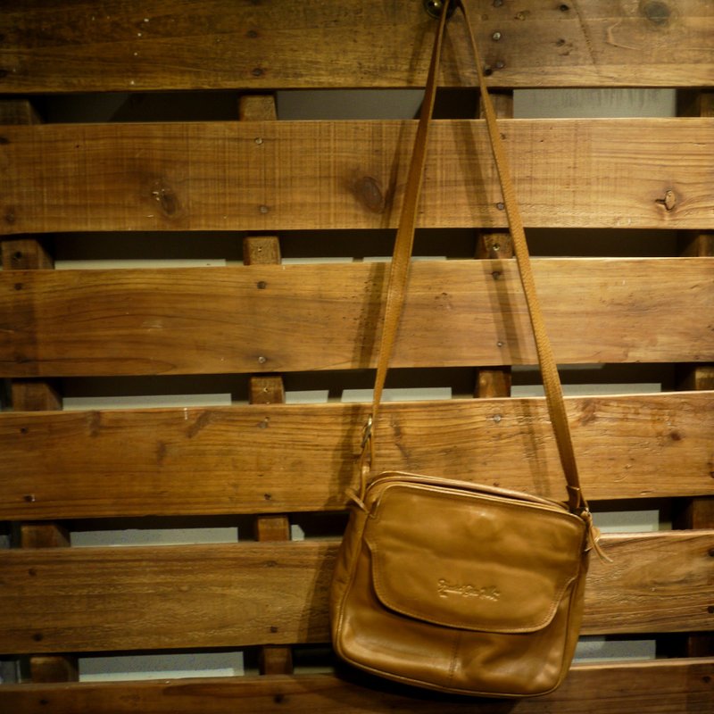 夕卡 Shika // Vintage bag Hunler's glen 皮色肩背包 {A1-030} - 侧背包/斜挎包 - 其他材质 黄色