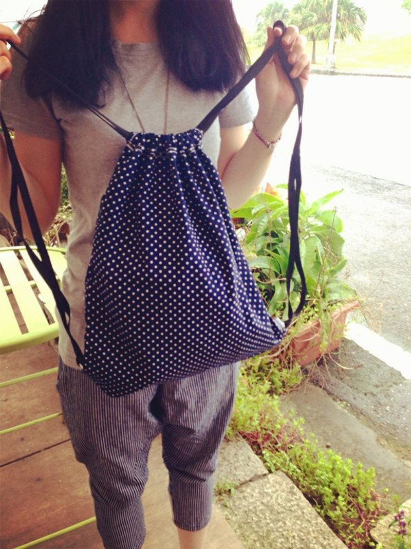 深蓝西米露点点束口袋/后背包/轻便款 - 侧背包/斜挎包 - 其他材质 蓝色