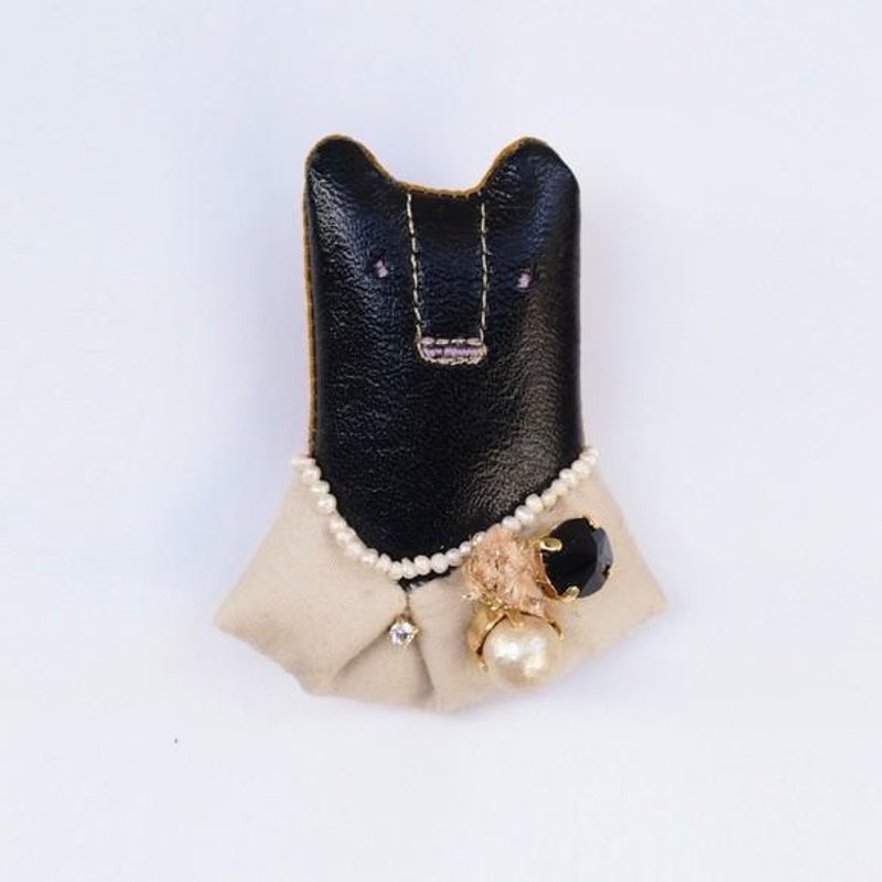 Madam Bear Brooch 001 [Made to Order] - 胸针 - 其他材质 黑色
