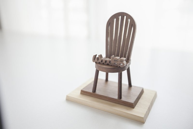 定制化开店礼物原木经典款手机座 - 胡桃木小椅 - 手机座/防尘塞 - 其他材质 紫色