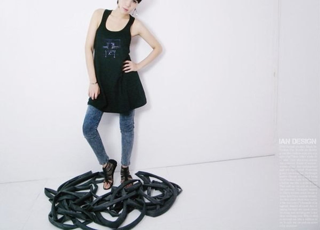 I . A . N Design  Piano Children 黑色背心 长版挖背 显瘦 天然 100% 有机棉T Organic Cotton - 女装背心 - 棉．麻 黑色