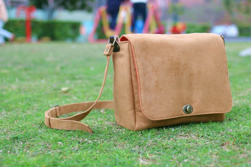 Chez。城市系列   邮差背背 - 肉桂驼 - 侧背包/斜挎包 - 聚酯纤维 咖啡色