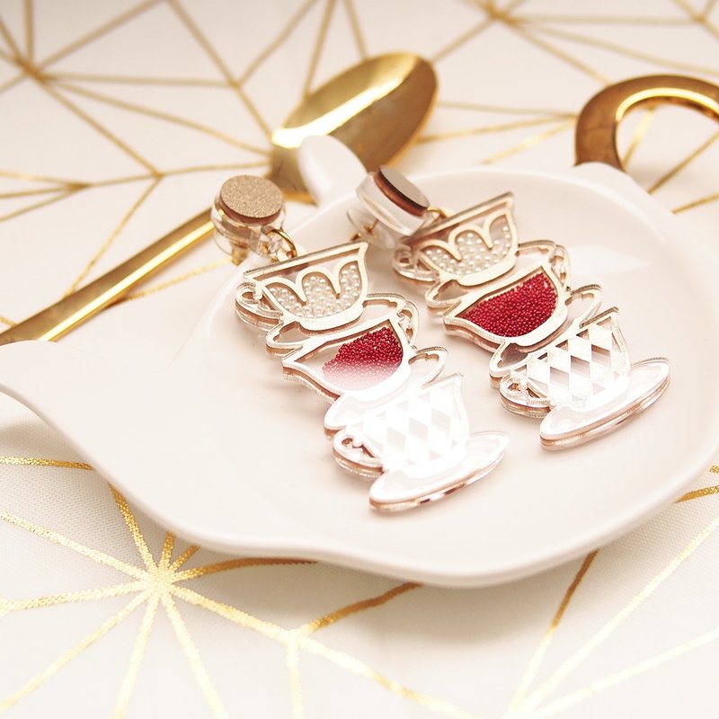 英式茶杯吊耳环 - 耳环/耳夹 - 压克力 白色