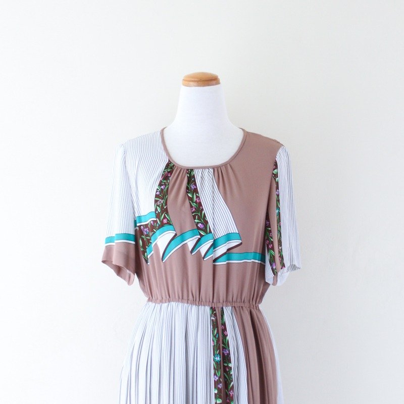 【RE0716D406】夏清新复古几何图形花朵条纹百摺可可色短袖古着洋装 - 洋装/连衣裙 - 其他材质 粉红色