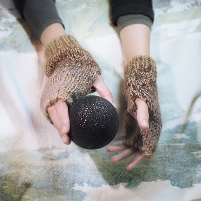 古董线针织半指手套 - 樵夫 纯手工针织 短版素织淡卡其渐层咖 - 手套 - 其他材质 咖啡色