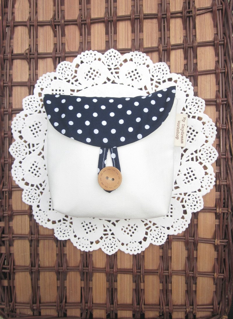 My Daydream Workshop 碎花卫生巾收纳包可爱M巾包卫生棉收纳袋 - 手拿包 - 其他材质 多色