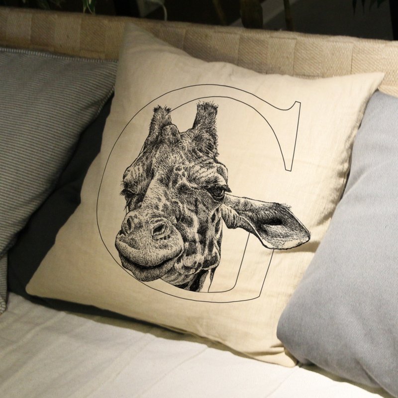 Giraffe 长颈鹿 手绘字母抱枕 - 枕头/抱枕 - 棉．麻 多色