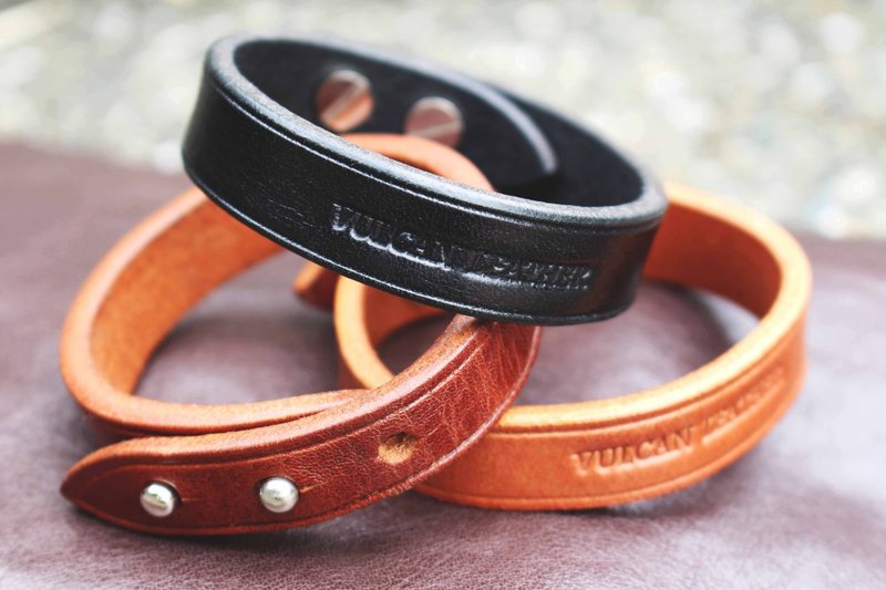 【VULCAN Bracelet 皮革手环 成双成对 两件优惠】毕业礼物 压印 - 手链/手环 - 真皮 咖啡色