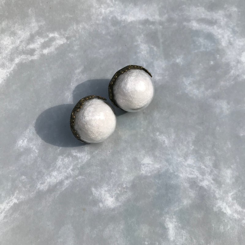 戴上一朵云/耳环 不锈钢 绵绵的 质地 雪白 玻璃 礼物 野餐 光泽 - 耳环/耳夹 - 玻璃 白色