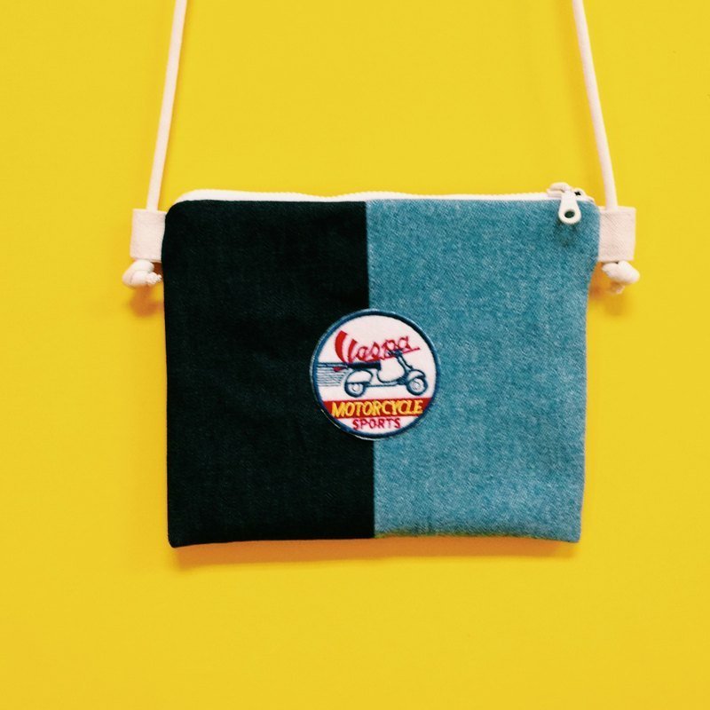 ::斜背小包::  牛仔拼接美式复古徽章 - 徽章/别针 - 其他材质 蓝色