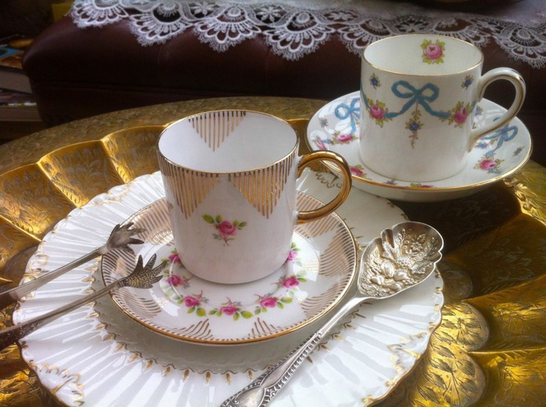 ♥安妮疯古物♥英国骨瓷 1935年 art deco时期 英国玫瑰三角金边咖啡杯～ 美丽浪漫 - 茶具/茶杯 - 其他材质 白色
