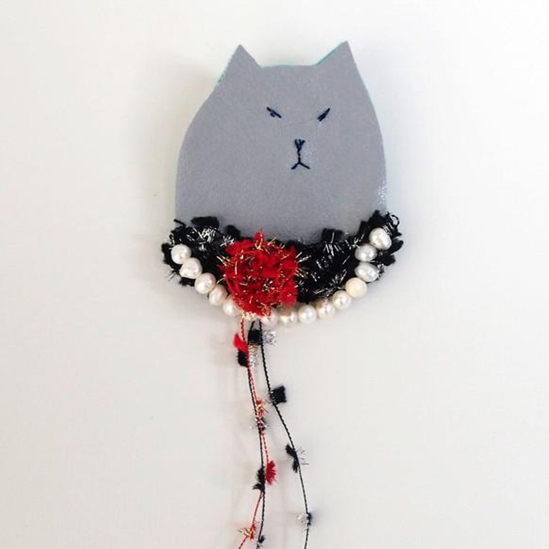 Lady Cat Brooch 003 [Made to Order] - 胸针 - 其他金属 灰色