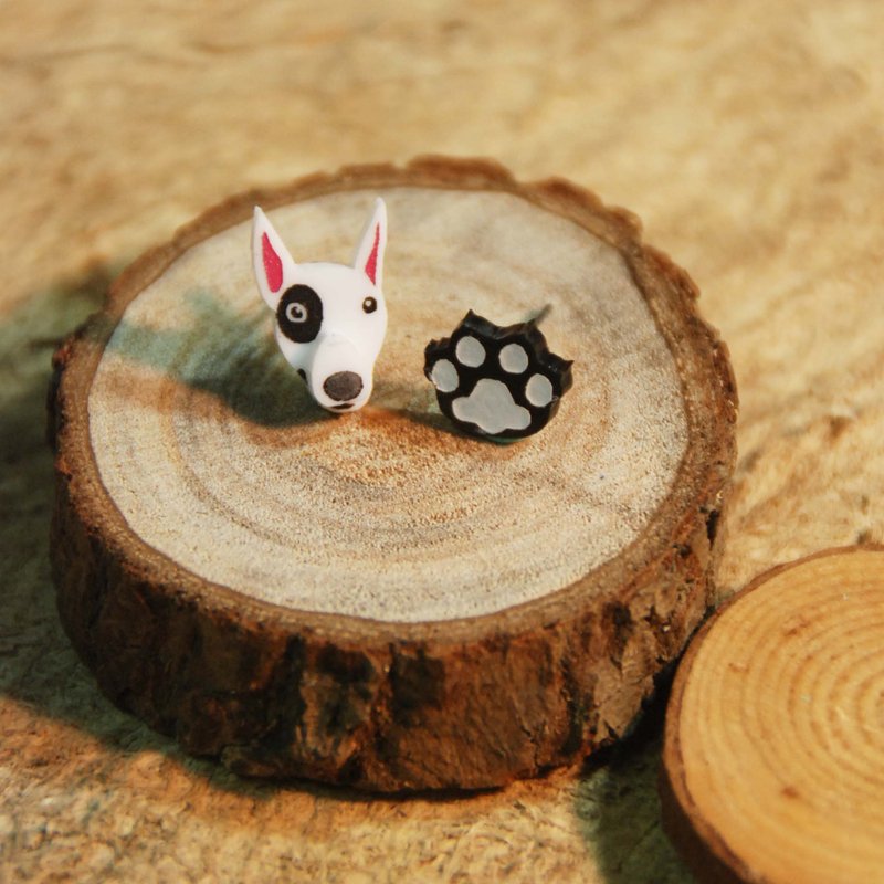 牛头梗+脚印/贱狗/抗过敏钢针/可改夹式 - 耳环/耳夹 - 压克力 白色
