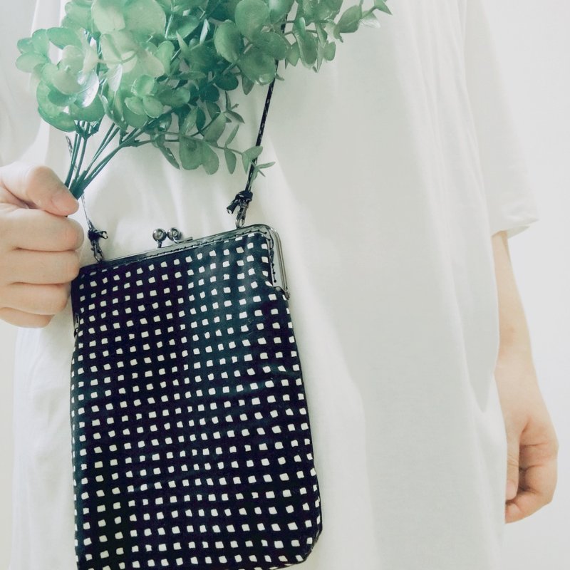 黑白之间   口金随身带 - 侧背包/斜挎包 - 其他材质 黑色