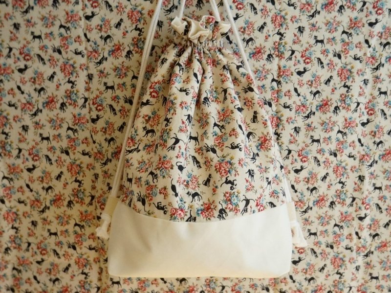 当猫儿遇上红玫瑰(束口后背袋) - 束口袋双肩包 - 其他材质 粉红色