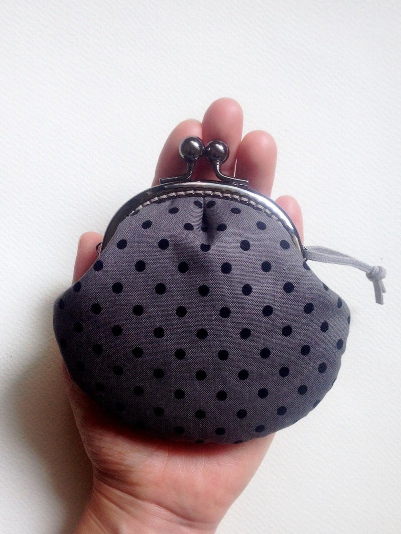 hm2。 点点控 赫本黑。贝壳 口金包 - 零钱包 - 其他材质 黑色