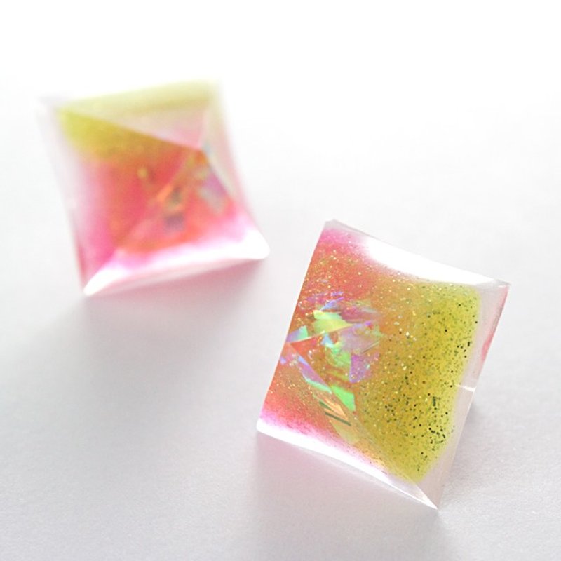 Pyramid earrings (Hawaiian frame Russ) - 耳环/耳夹 - 其他材质 橘色