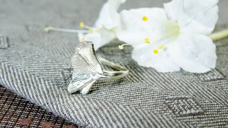 【我在秋黄中想你】925 纯银 银杏 叶 戒指 - 戒指 - 其他金属 红色