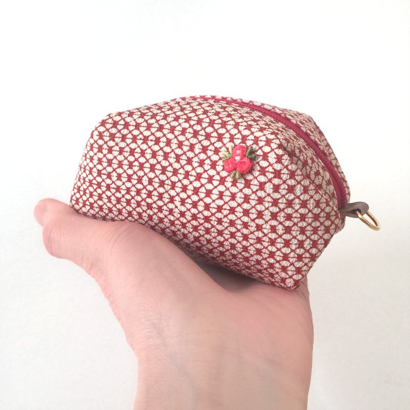 Pouch with Japanese Traditional Pattern, Kimono (Small) - 化妆包/杂物包 - 其他材质 红色