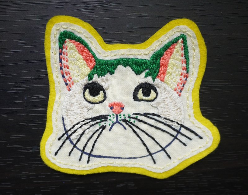 Hand Embroidered Cat Patch Green×Orange (Sew-on) - 其他 - 绣线 黄色