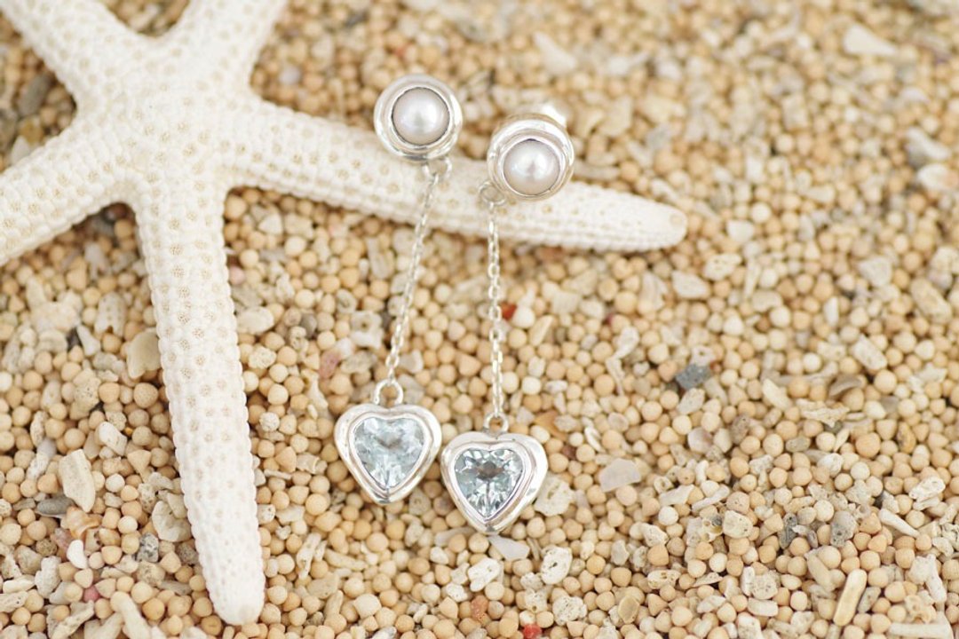 Aqua Marine and freshwater pearl earrings - 耳环/耳夹 - 宝石 白色