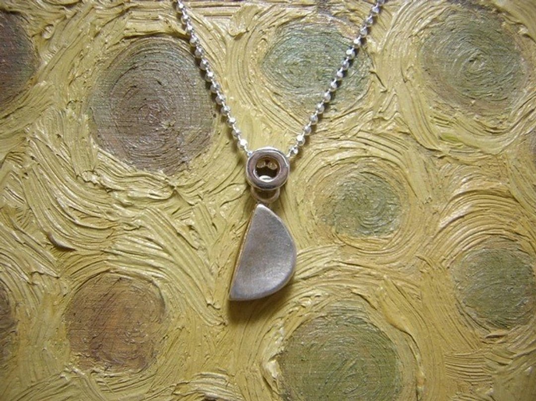 1/2 cheesemoon ( half cheese moon sterling silver pendant 银制半月形乳酪垂饰 ) - 项链 - 纯银 银色