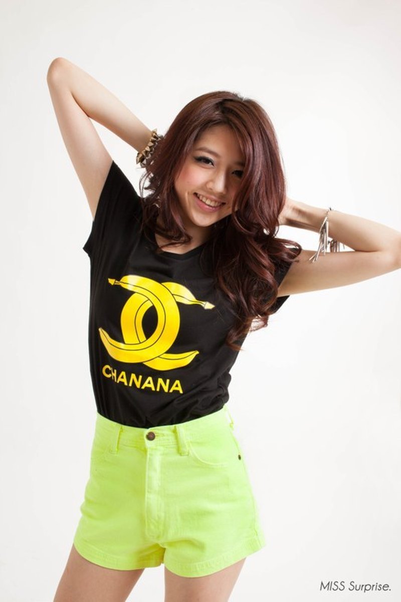 MISS SURPRISE - 恶搞翻玩小香蕉 CHANANA 香娜娜T恤*黑色 - 女装 T 恤 - 其他材质 