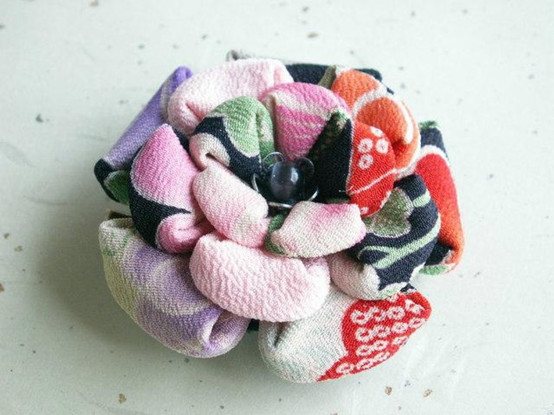 Deki use brooch everyday knob crafted old cloth W bracket is made of (kimono cloth) ♪ - 胸针 - 其他材质 黑色