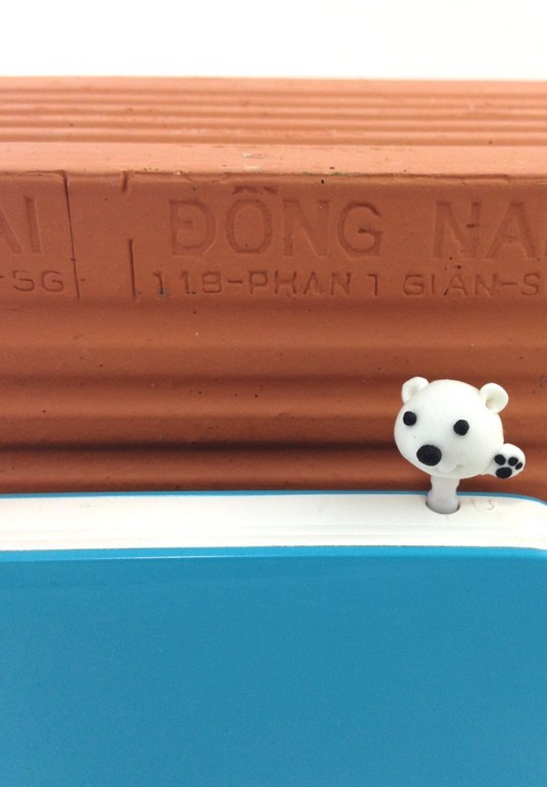 Polar Bear 微笑白熊／耳机孔防尘塞 - 手机座/防尘塞 - 其他材质 白色