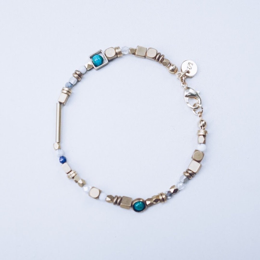 蓝绿黄铜宝石手链（凤凰石、青金石、白松石、捷克玻璃珠）Blue Tone Brass Bracelet - 手链/手环 - 其他材质 金色