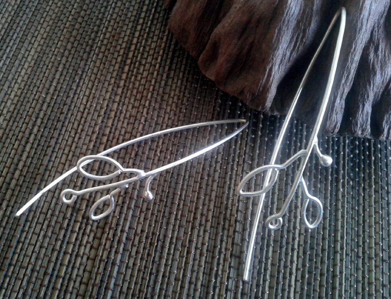 线光系列Line light collection LLE009 轻耳饰 - 耳环/耳夹 - 其他金属 白色