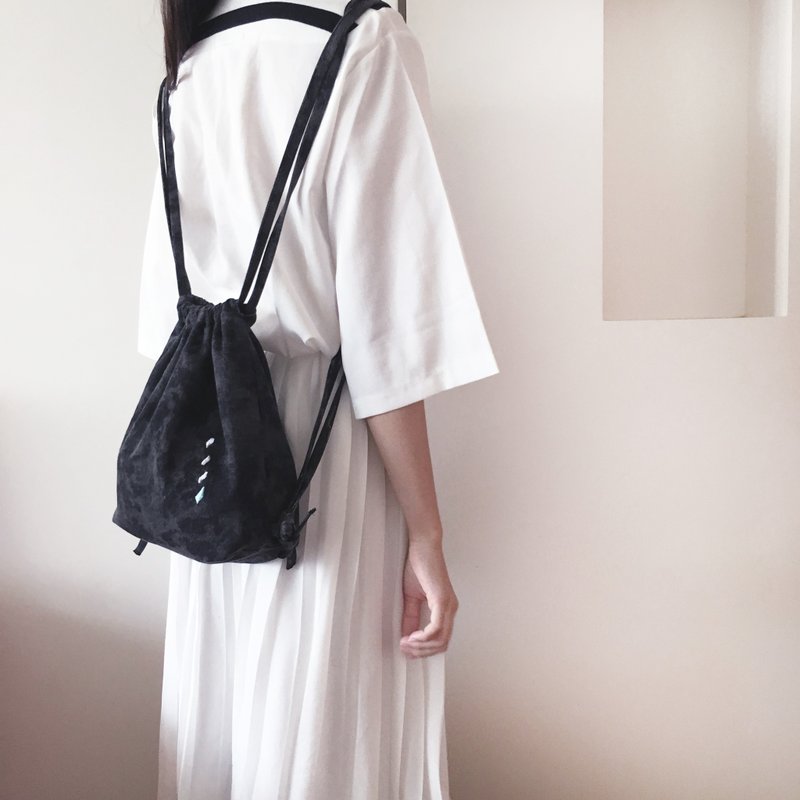 双刺绣后背包 | 黑暗星系 - 后背包/双肩包 - 其他材质 黑色