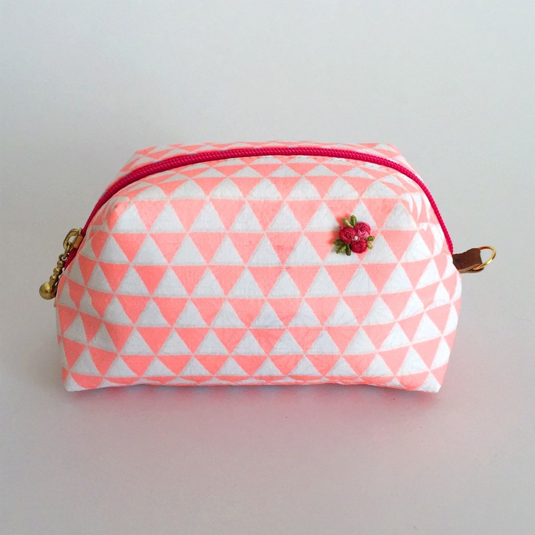 Pouch with Japanese traditional pattern, Kimono (Medium) - 化妆包/杂物包 - 其他材质 粉红色