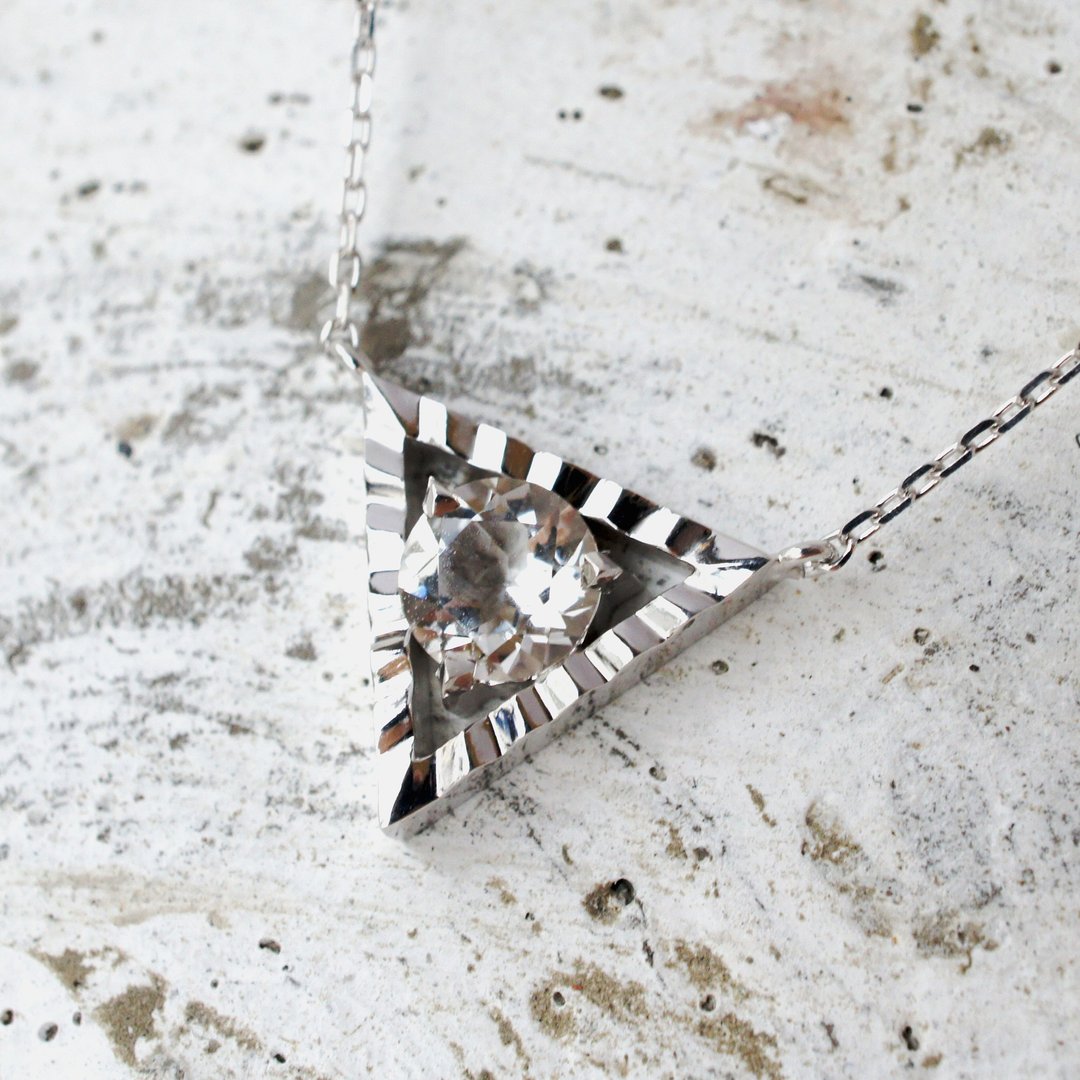Triangle necklace / crystal - 项链 - 其他金属 银色