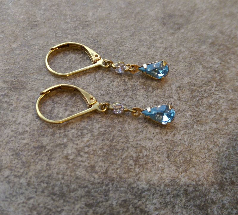 浅蓝水滴玻璃锆石耳环 - 耳环/耳夹 - 宝石 