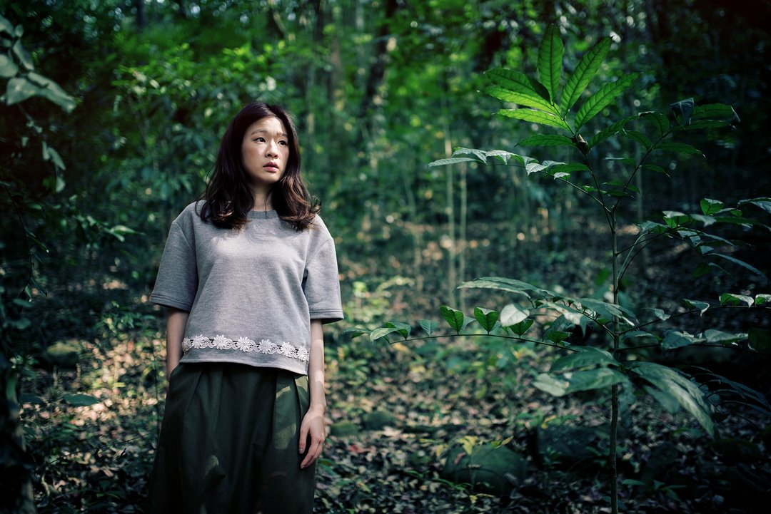 Herse蕾丝镂空短版上衣 - 女装上衣 - 其他材质 灰色