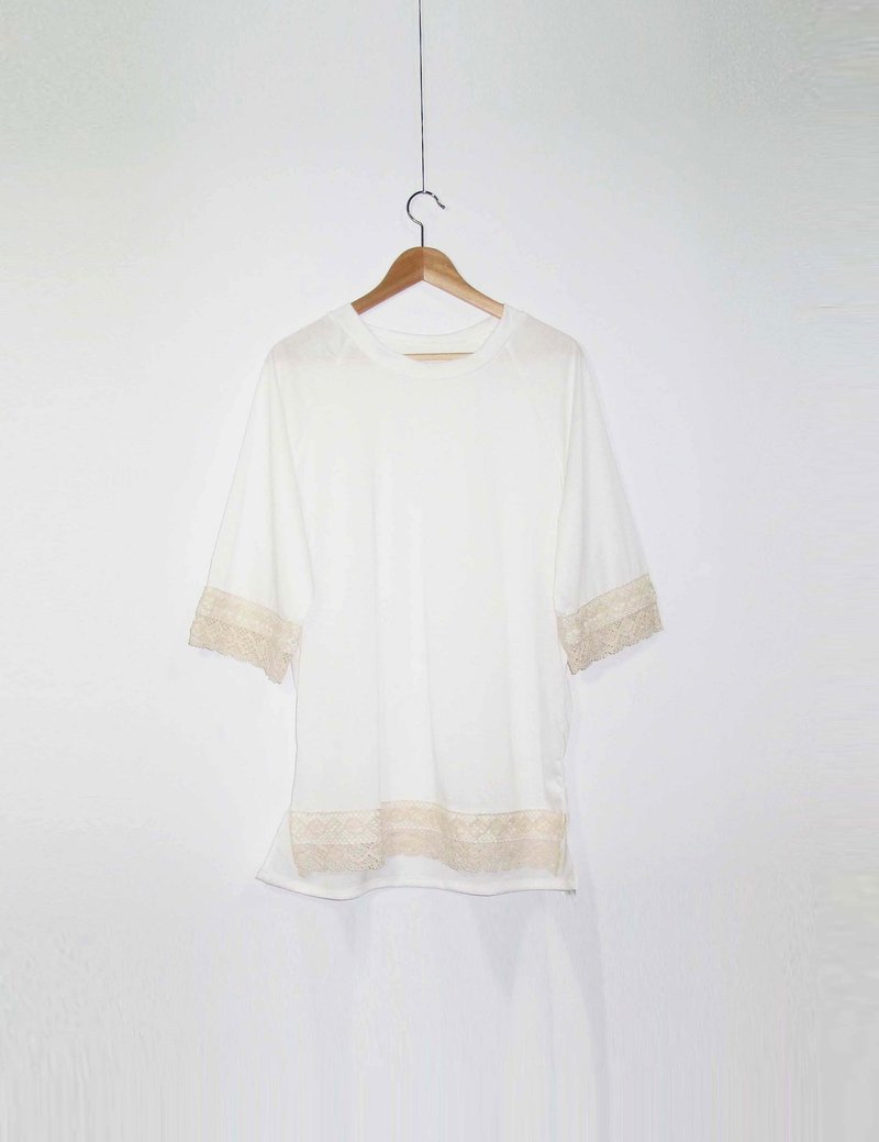 Wahr_棉线蕾丝拼接五分袖长版白上衣 - 女装上衣 - 其他材质 