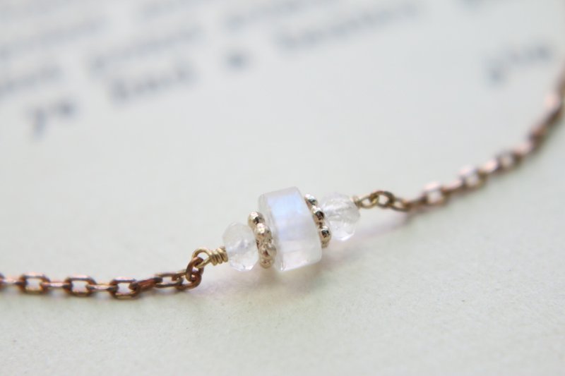 <☞ HAND IN HAND ☜> 月光石-你是我的月亮 黄铜手链（0390) - 手链/手环 - 宝石 白色