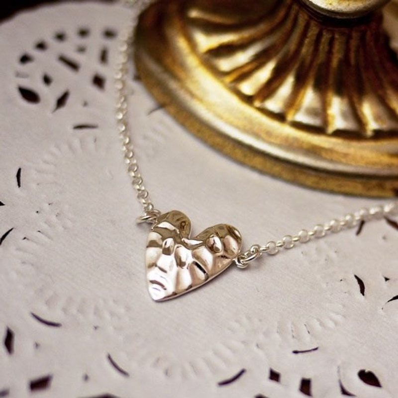 Georgia Tsao //敲拓爱心纯银项炼 - 项链 - 其他金属 灰色