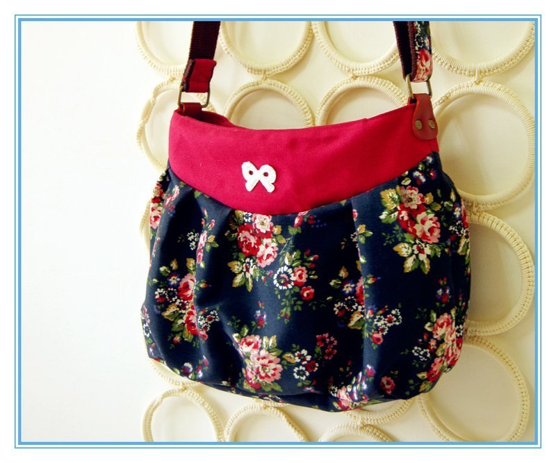 轻质<花漾斜背包> - 侧背包/斜挎包 - 其他材质 红色