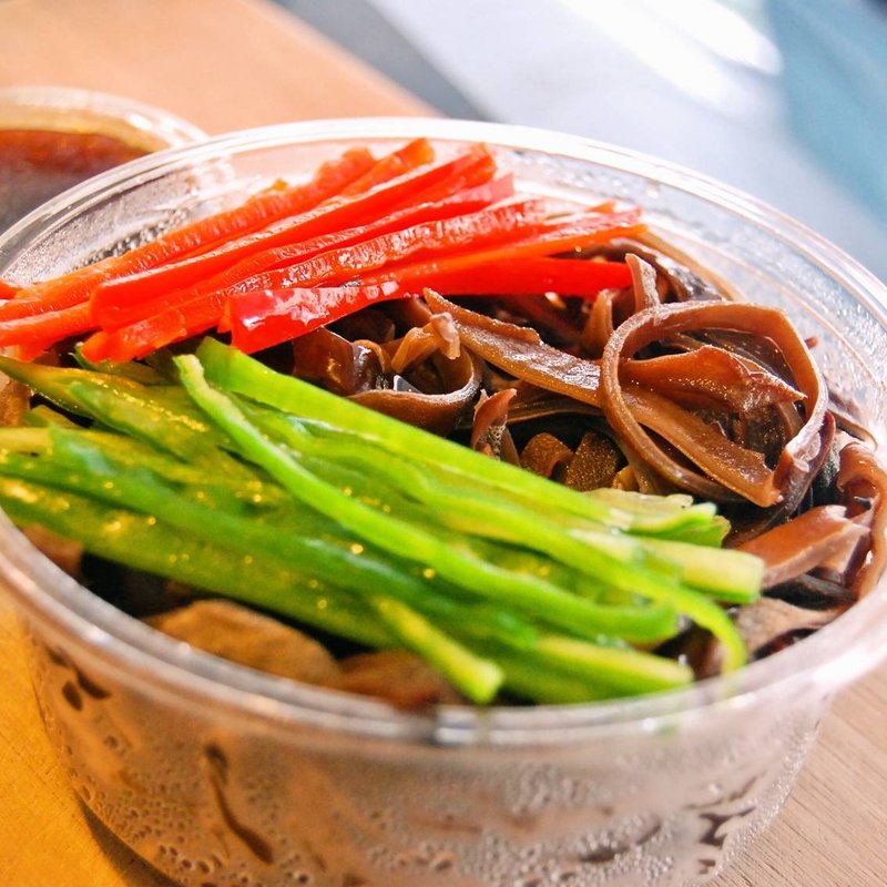 黑木耳凉拌菜 x 凉拌核桃黑木耳│清爽开胃、轻食沙拉 - 熟食小吃 - 新鲜食材 黑色