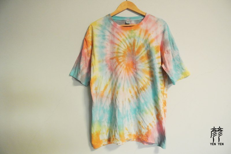 彦彦手染 - Yen Yen 彩色渲染衣 短袖。 T恤。嬉皮。 - 女装 T 恤 - 棉．麻 多色