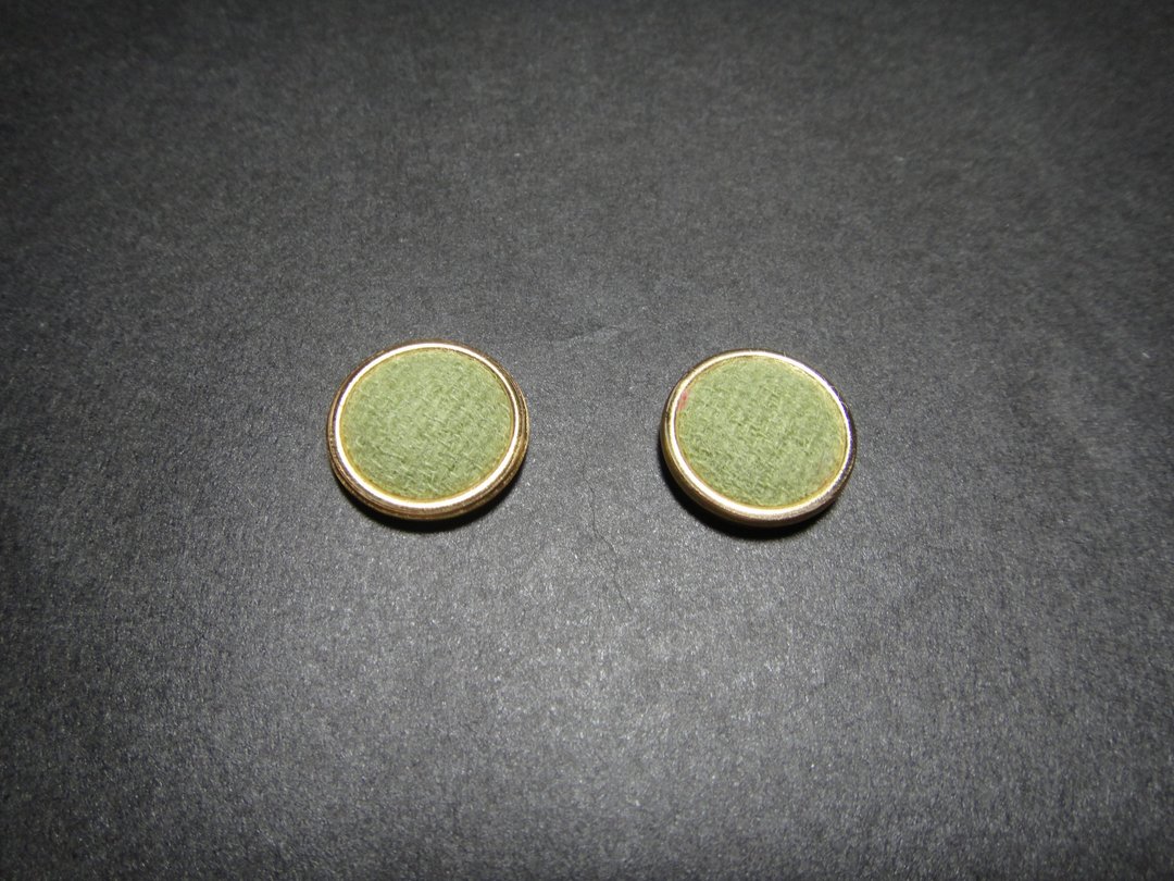 抹茶鲜奶 金边钮扣耳环 GC24BT/UZ72 - 耳环/耳夹 - 其他材质 绿色